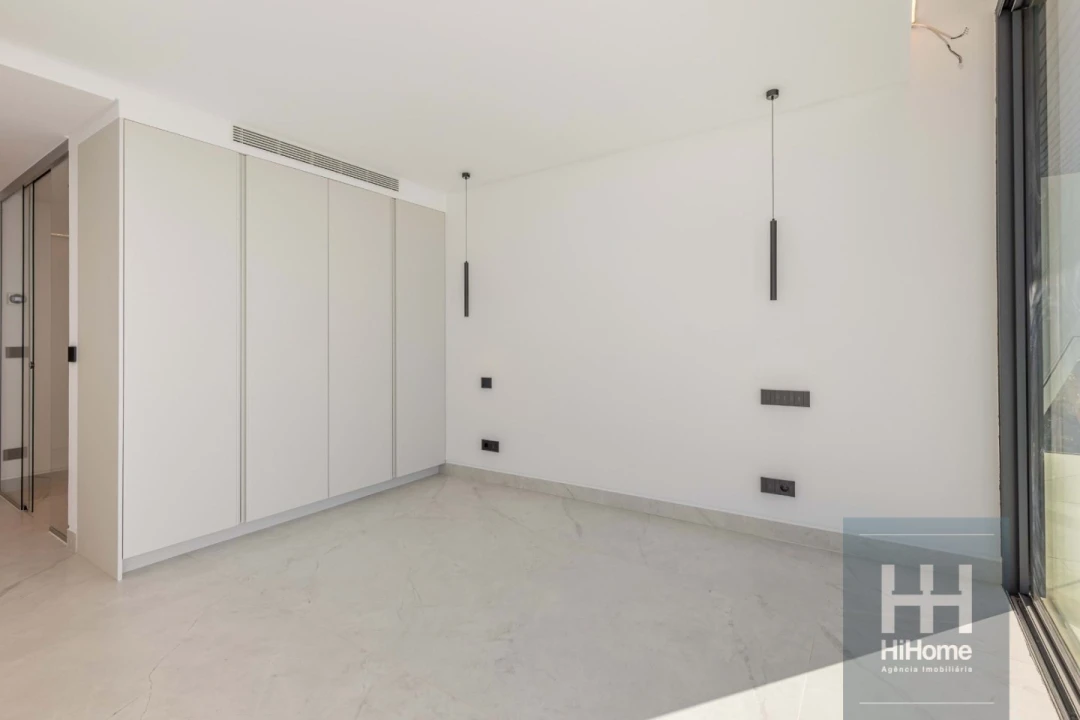 Moradia T4 para Venda em Funchal (Santa Maria Maior) Foto 31