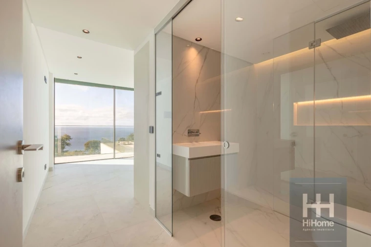 Moradia T4 para Venda em Funchal (Santa Maria Maior) Foto 26