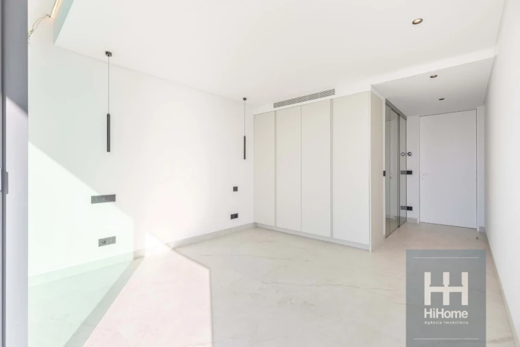 Moradia T4 para Venda em Funchal (Santa Maria Maior) Foto 28