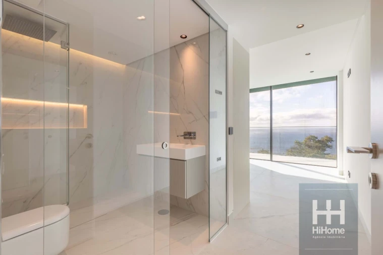 Moradia T4 para Venda em Funchal (Santa Maria Maior) Foto 30