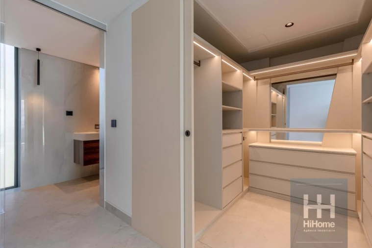 Moradia T4 para Venda em Funchal (Santa Maria Maior) Foto 39