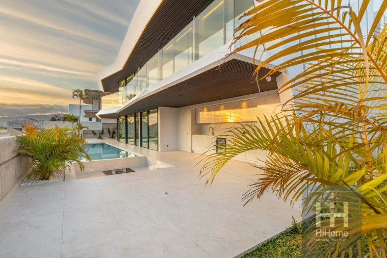 Moradia T4 para Venda em Funchal (Santa Maria Maior) Foto 47