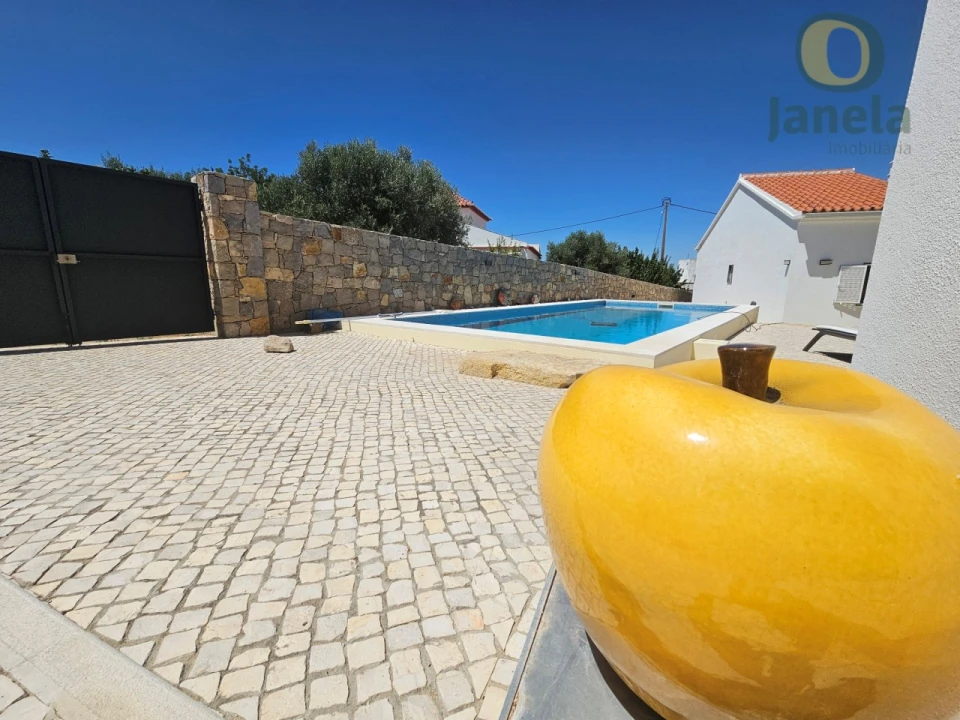 Moradia T3 para Venda em Santa Barbara de Nexe Foto 4