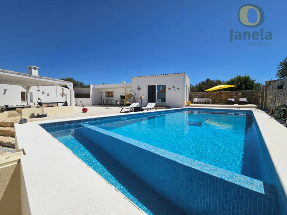 Moradia T3 para Venda em Santa Barbara de Nexe Foto 1