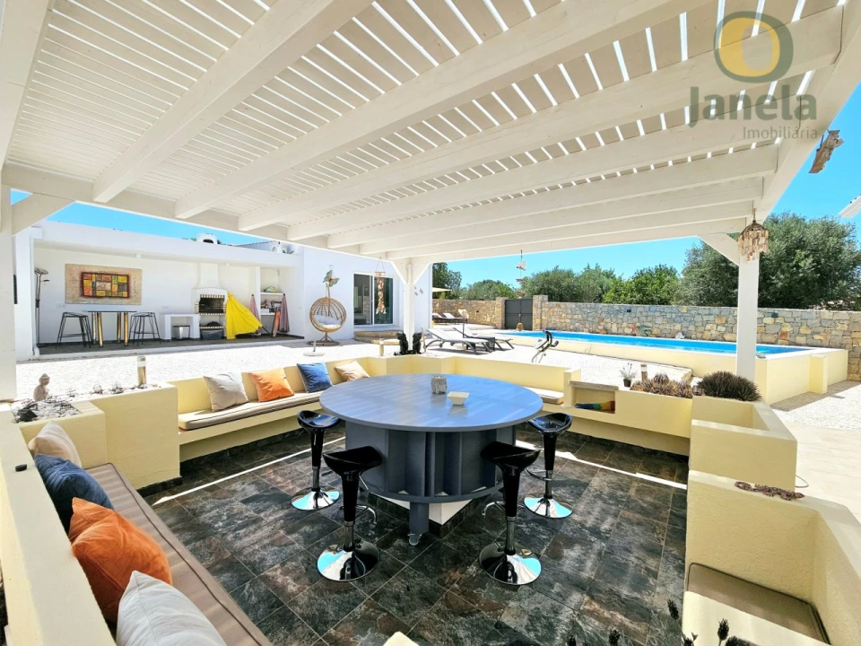 Moradia T3 para Venda em Santa Barbara de Nexe Foto 3