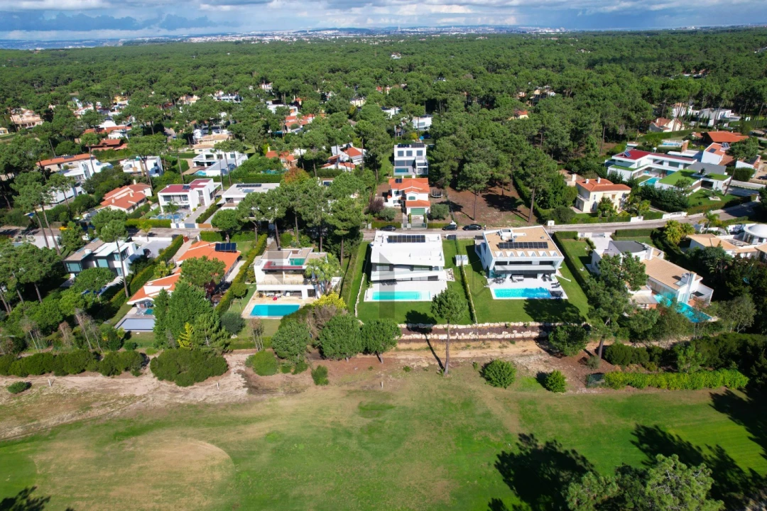 Moradia T4 para Arrendamento em Charneca de Caparica e Sobreda Foto 9