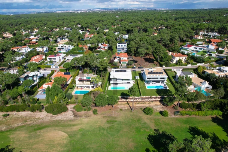 Moradia T4 para Arrendamento em Charneca de Caparica e Sobreda Foto 9