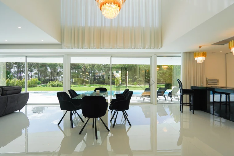 Moradia T4 para Arrendamento em Charneca de Caparica e Sobreda Foto 20