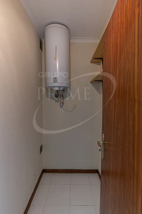 Apartamento T2 para Arrendamento em Aldoar, Foz do Douro e Nevogilde