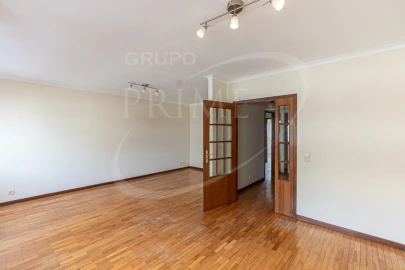 Apartamento T2 para Arrendamento em Aldoar, Foz do Douro e Nevogilde