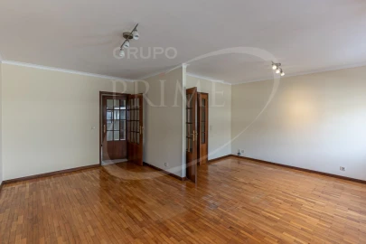 Apartamento T2 para Arrendamento em Aldoar, Foz do Douro e Nevogilde