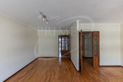 Apartamento T2 para Arrendamento em Aldoar, Foz do Douro e Nevogilde