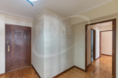 Apartamento T2 para Arrendamento em Aldoar, Foz do Douro e Nevogilde