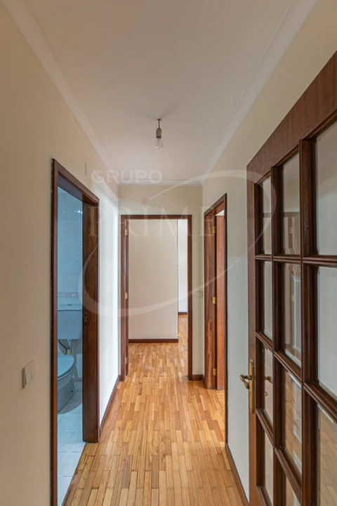 Apartamento T2 para Arrendamento em Aldoar, Foz do Douro e Nevogilde