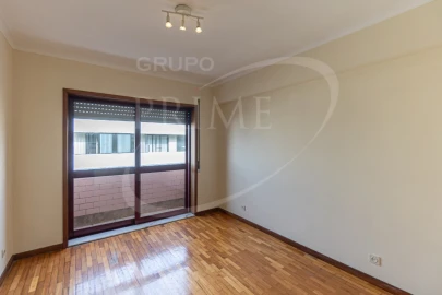 Apartamento T2 para Arrendamento em Aldoar, Foz do Douro e Nevogilde