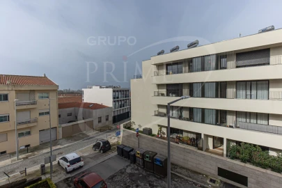 Apartamento T2 para Arrendamento em Aldoar, Foz do Douro e Nevogilde