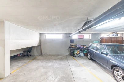Apartamento T2 para Arrendamento em Aldoar, Foz do Douro e Nevogilde