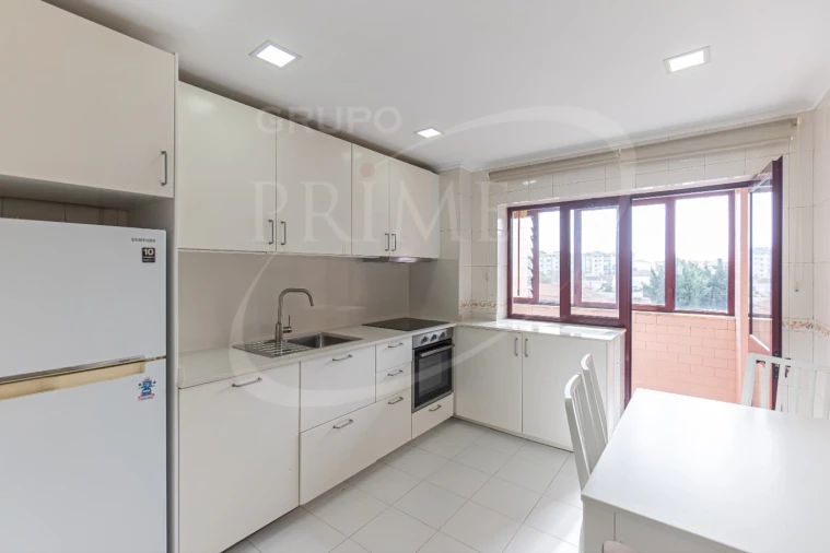 Apartamento T2 para Arrendamento em Aldoar, Foz do Douro e Nevogilde Foto 2