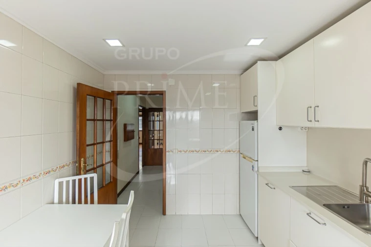 Apartamento T2 para Arrendamento em Aldoar, Foz do Douro e Nevogilde Foto 6