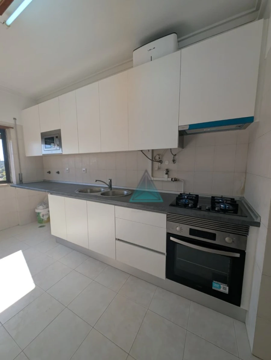 Apartamento T3 para Arrendamento em Amora Foto 1