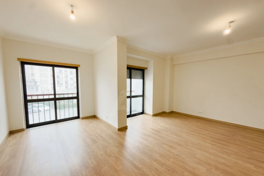 Apartamento T3 para Venda em Rio de Mouro Foto 3