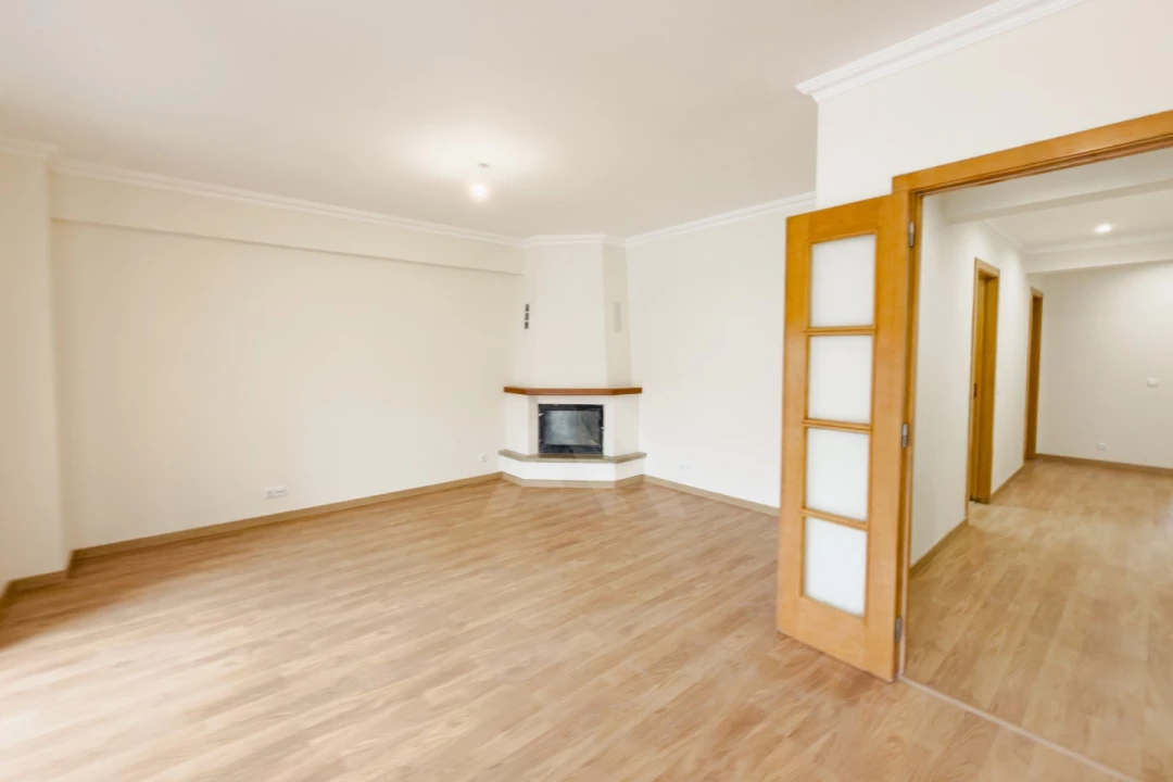 Apartamento T3 para Venda em Rio de Mouro Foto 1