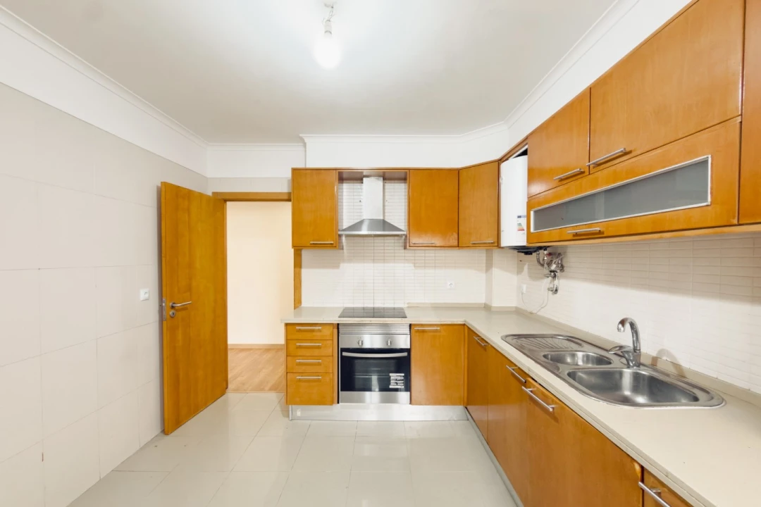 Apartamento T3 para Venda em Rio de Mouro Foto 11