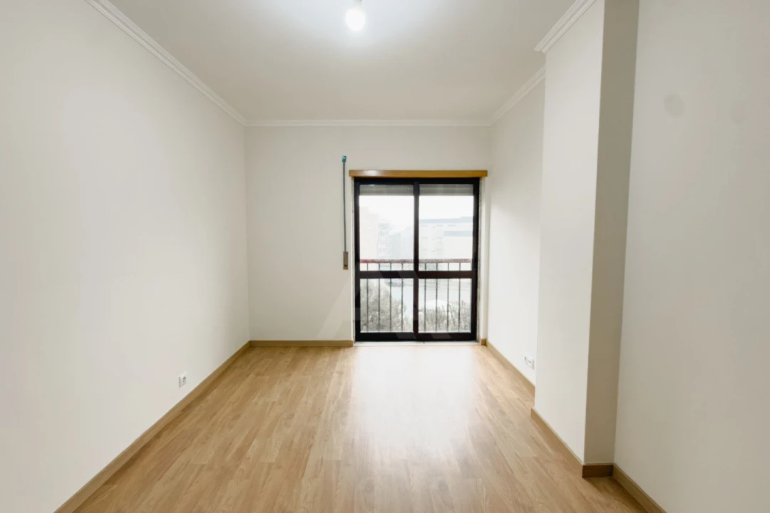 Apartamento T3 para Venda em Rio de Mouro Foto 16