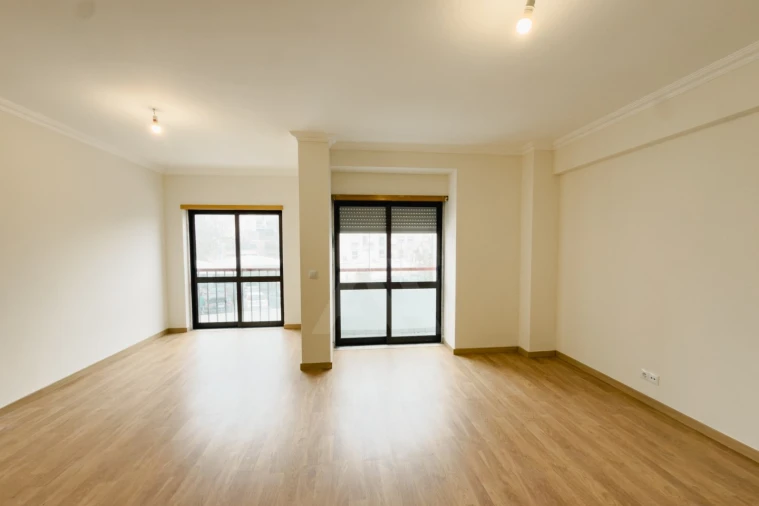 Apartamento T3 para Venda em Rio de Mouro Foto 2