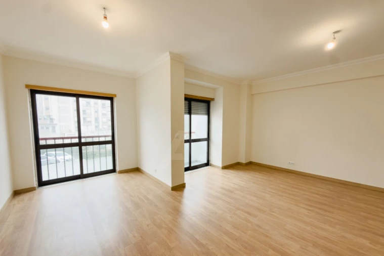 Apartamento T3 para Venda em Rio de Mouro Foto 3