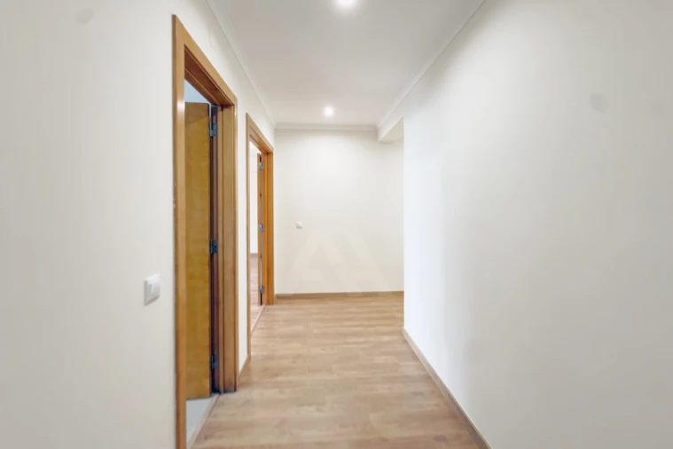 Apartamento T3 para Venda em Rio de Mouro Foto 6
