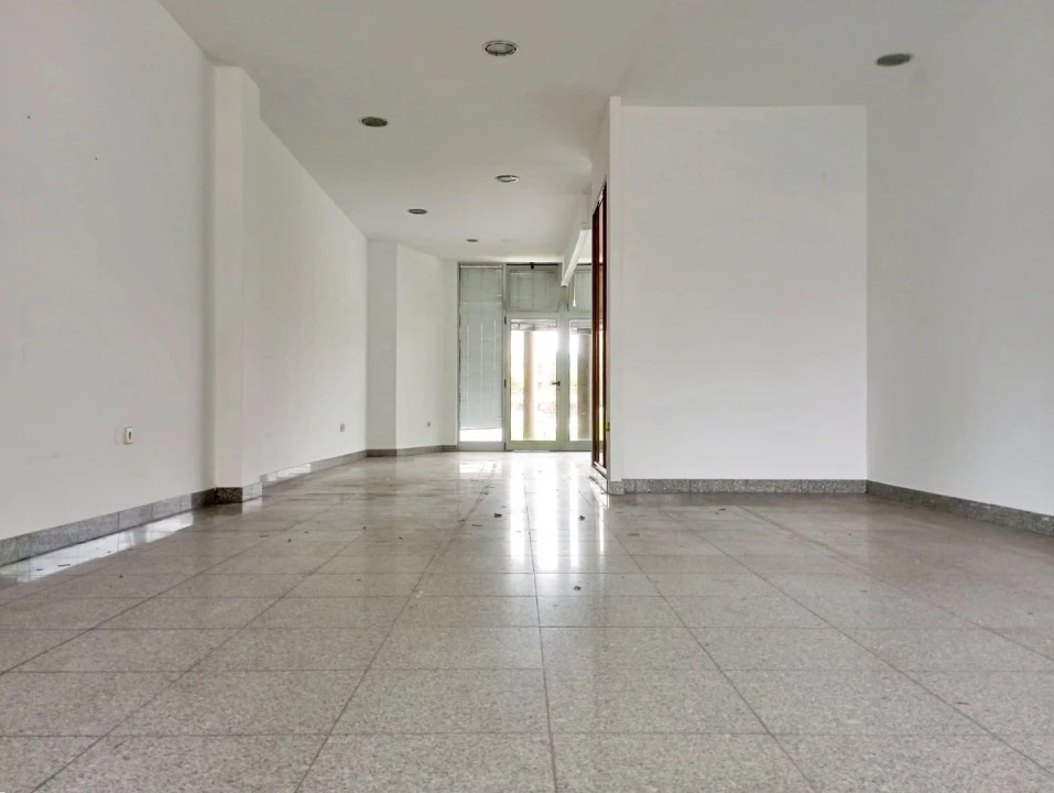 Loja para Arrendamento em Bougado (São Martinho e Santiago) Foto 1