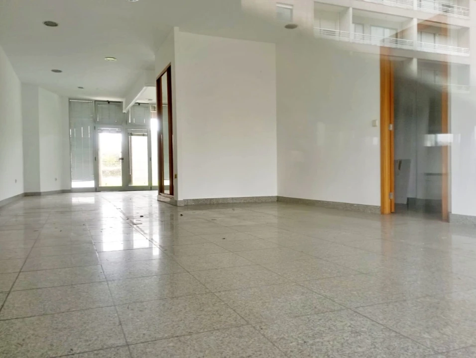 Loja para Arrendamento em Bougado (São Martinho e Santiago) Foto 3