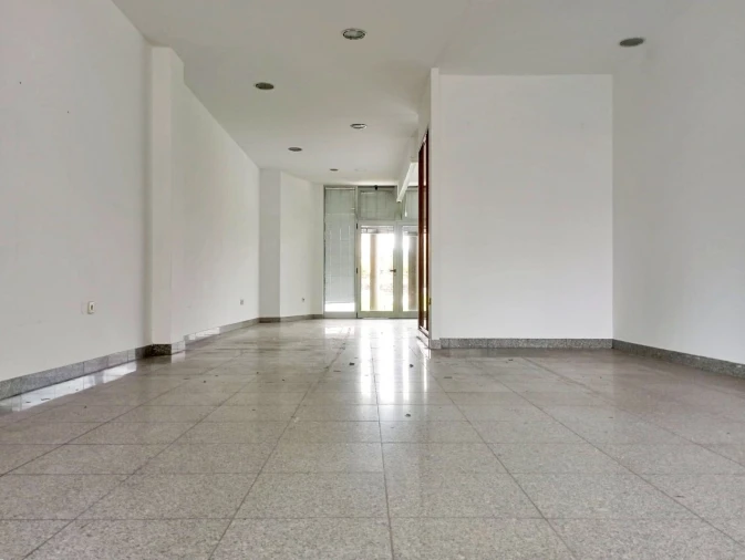 Loja para Arrendamento em Bougado (São Martinho e Santiago) Foto 1