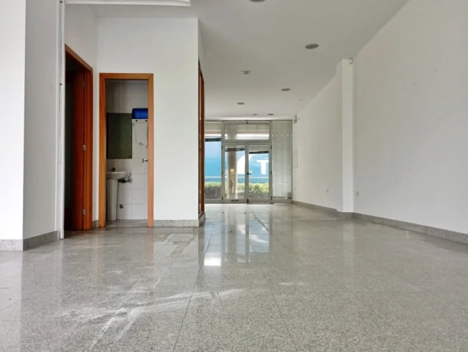 Loja para Arrendamento em Bougado (São Martinho e Santiago) Foto 2