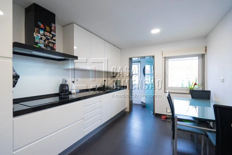 Apartamento T2 para Venda em Carnaxide e Queijas Foto 23