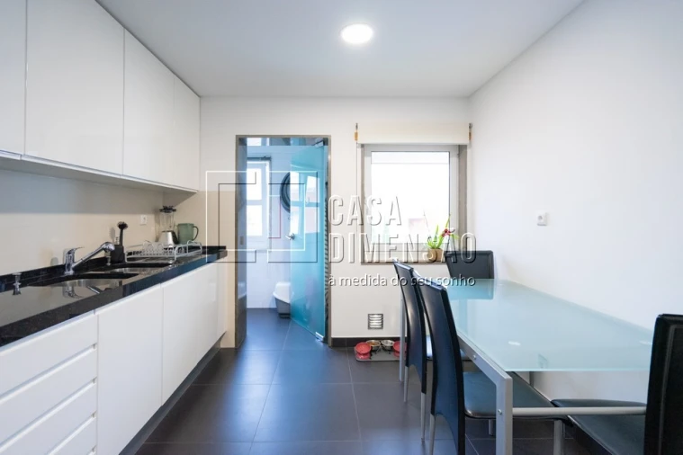 Apartamento T2 para Venda em Carnaxide e Queijas Foto 24