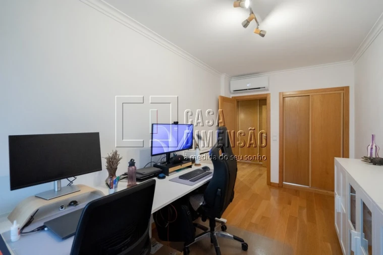 Apartamento T2 para Venda em Carnaxide e Queijas Foto 40