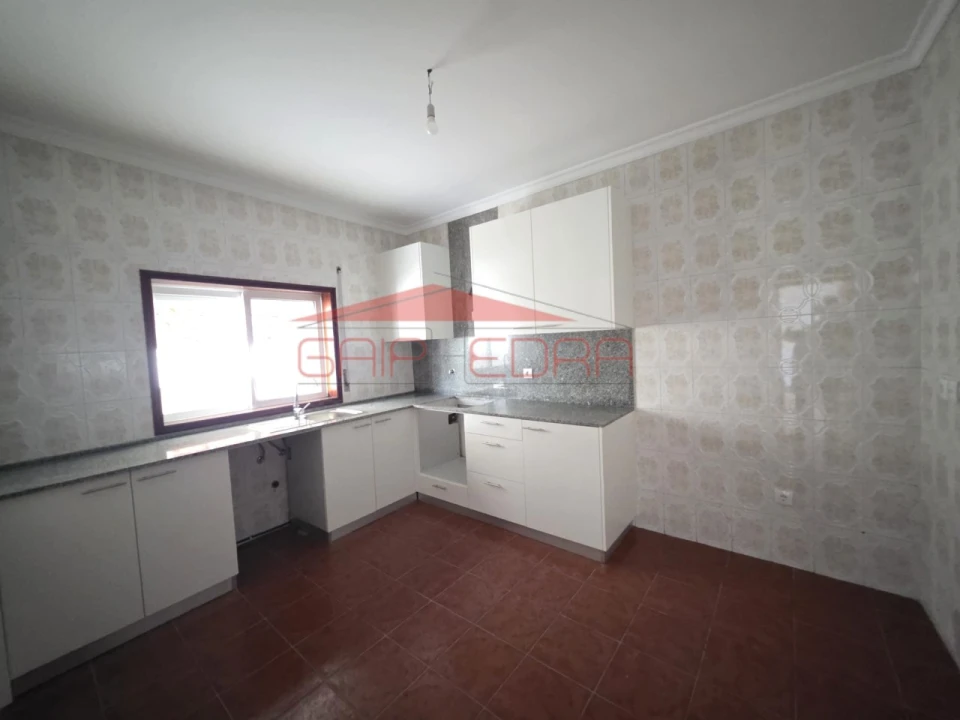 Moradia T3 para Venda em Abragão Foto 6