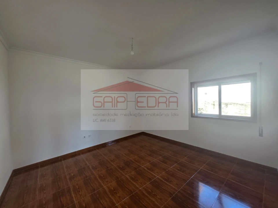 Moradia T3 para Venda em Abragão Foto 11