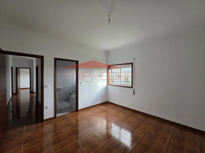 Moradia T3 para Venda em Abragão Foto 9