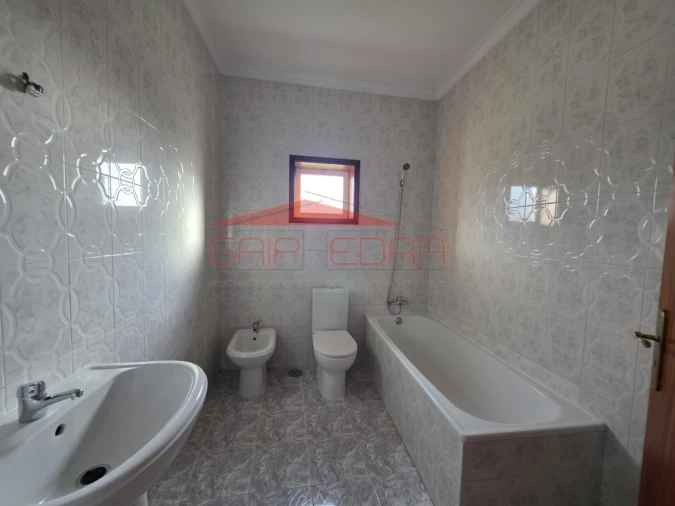 Moradia T3 para Venda em Abragão Foto 18