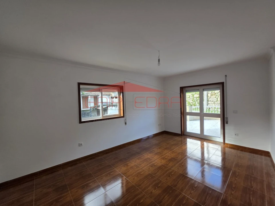 Moradia T2 para Venda em Abragão Foto 4