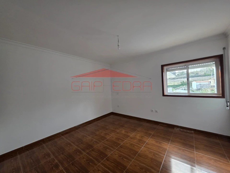 Moradia T2 para Venda em Abragão Foto 10