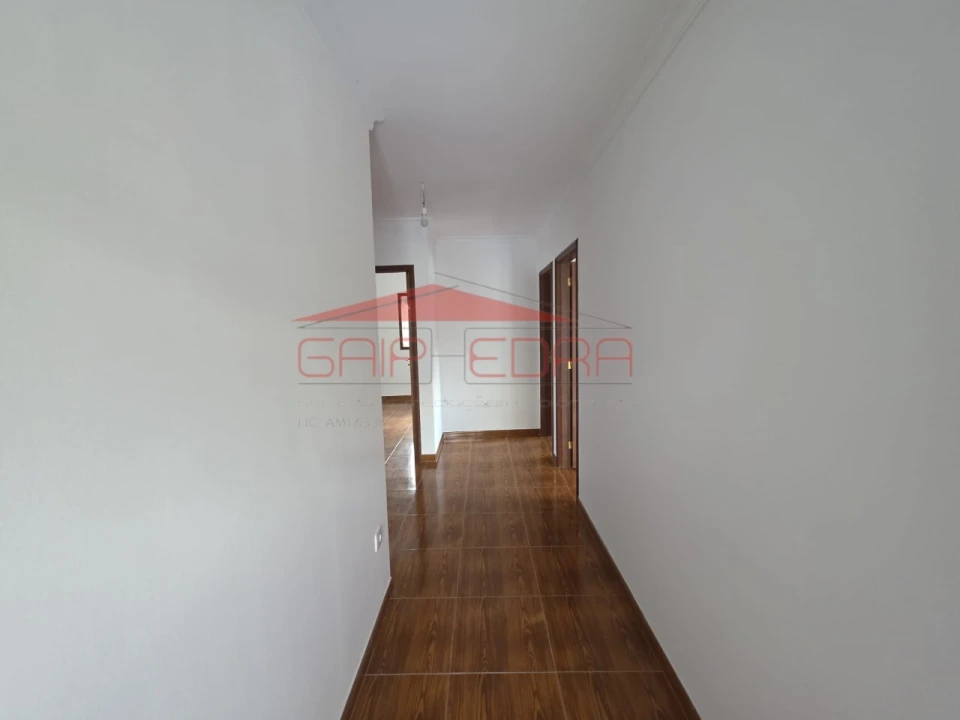 Moradia T2 para Venda em Abragão Foto 9