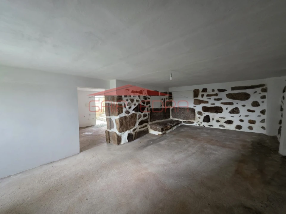 Moradia T2 para Venda em Abragão Foto 20