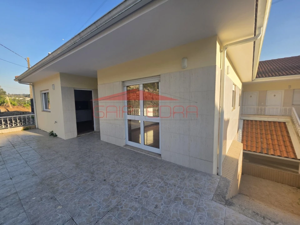 Moradia T2 para Venda em Abragão Foto 2