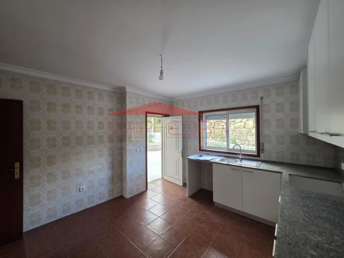 Moradia T2 para Venda em Abragão Foto 6