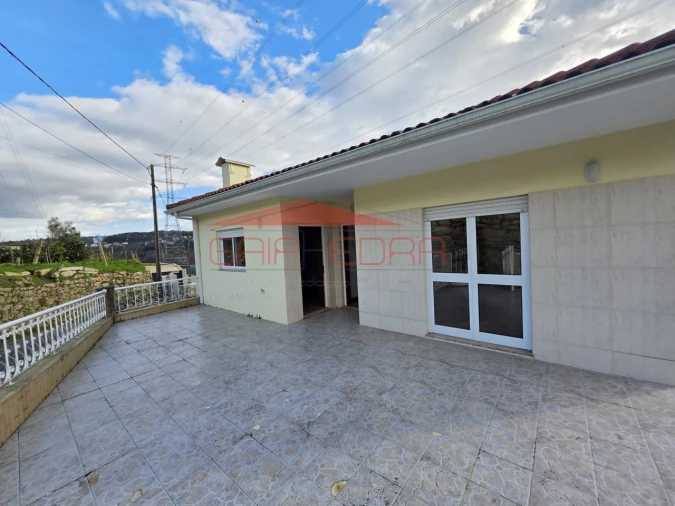 Moradia T2 para Venda em Abragão Foto 3