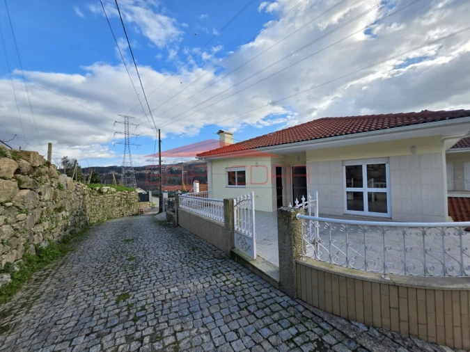 Moradia T2 para Venda em Abragão Foto 1